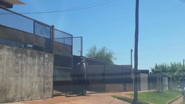 Desalojaron a un ex concejal de Posadas y la dueña de la propiedad advierte posibles represalias.