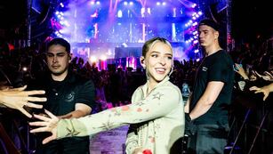 La intérprete de "offline" lanzó su segundo álbum a principios de abril.