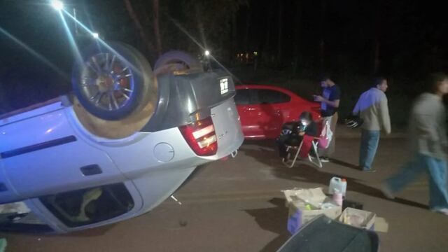 Choque y vuelco en Posadas.
