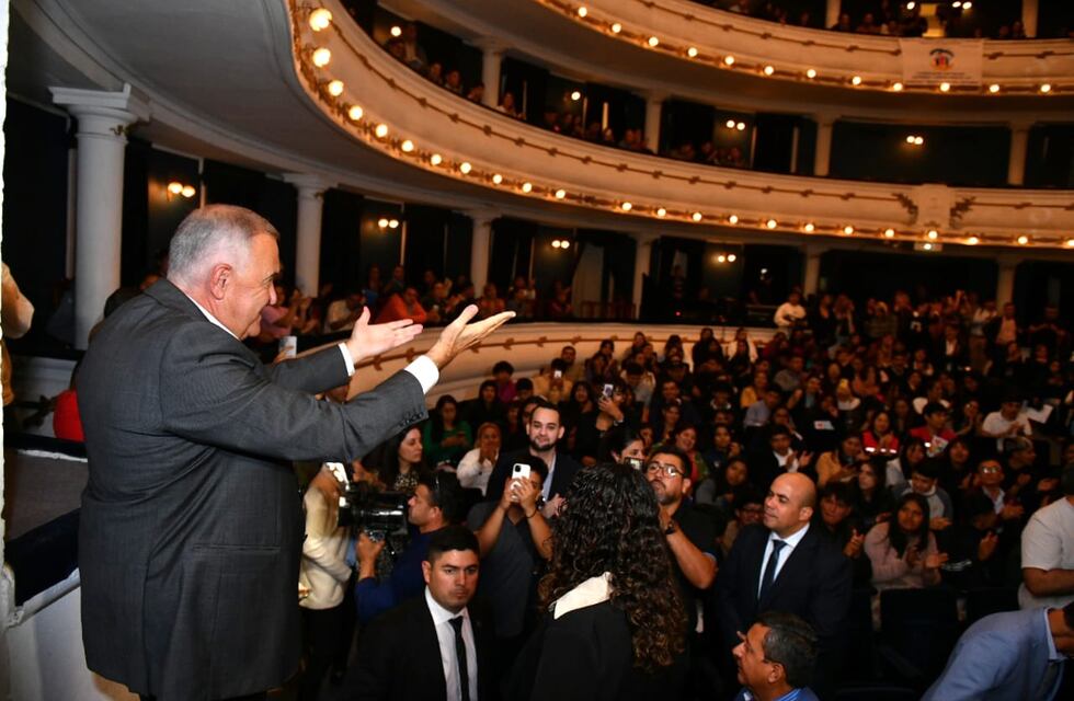 “Fíjense metas, trabajen para cumplirlas”: Jaldo encabezó el lanzamiento del curso Jóvenes Líderes