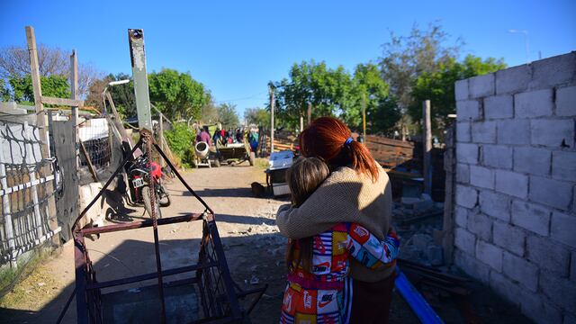 Por la obra de una colectora de la avenida Circunvalación en Córdoba, trasladan a vecinos de Villa Miralta y el Platito. (Pedro Castillo / La Voz)