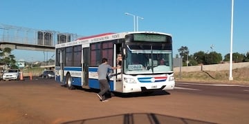 Regreso del transporte internacional Posadas-Encarnación.