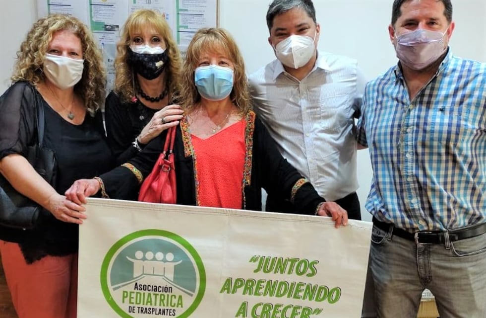 Luego de ser trasplantada a muy corta edad, creó una ONG para que nadie más atraviese la cirugía solo