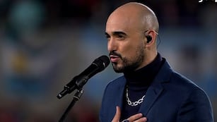 Abel Pintos emocionó con el Himno.