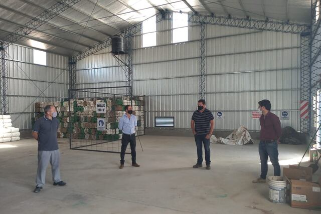 El Subsecretario de Desarrollo Agrario y Calidad Agroalimentaria  de la Provincia de Buenos Aires, Lic. Cristian Amarilla y Edgardo Gundfeld, Director de Innovación Productiva, visitaron el Centro de Acopio Transitorio.