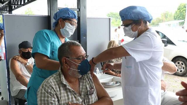Coronavirus: este lunes comienza la inscripción en toda la provincia de mayores de 70 años para recibir la vacuna