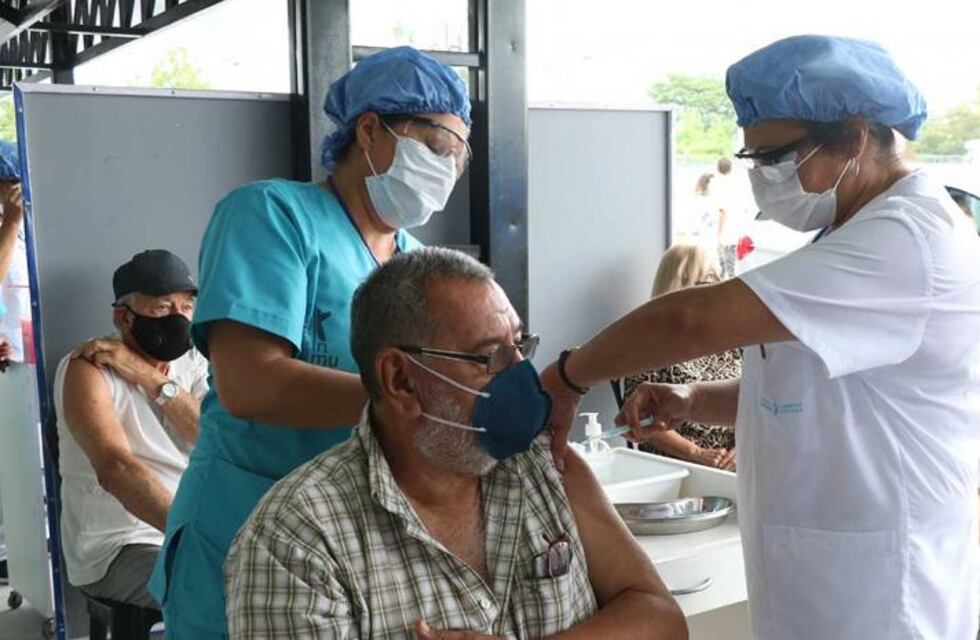 Coronavirus: este lunes comienza la inscripción en toda la provincia de mayores de 70 años para recibir la vacuna
