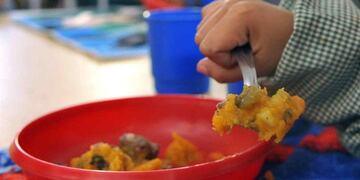 Según un informe, los alimentos encarecieron un 25% en el último mes en los barrios populares del conurbano bonaerense, lo que lleva a la mala alimentación de los menores de edad. Foto: Antonio Carrizo/Archivo.