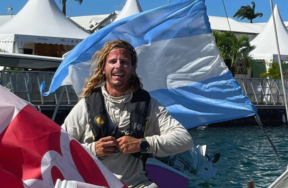 Es rosarino y se convirtió en el primer argentino en cruzar el océano Atlántico en vela