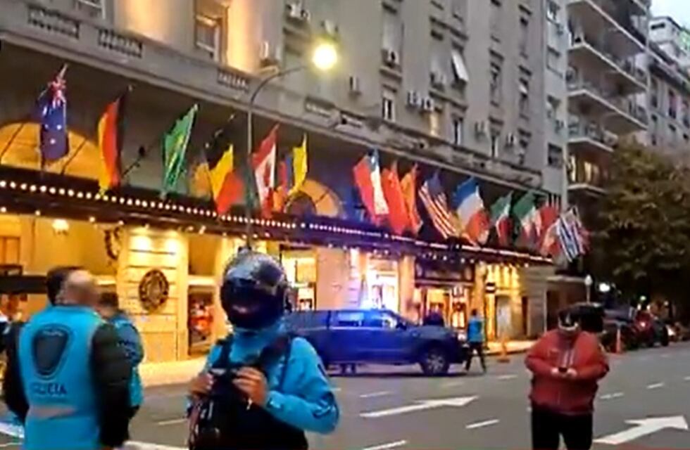 Le negaron alojamiento en el Hotel Alvear y amenazó con detonar cuatro kilos de explosivos