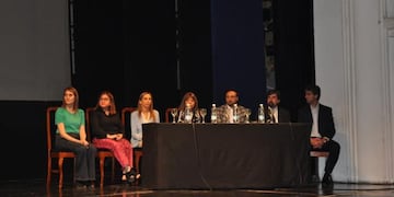 Esta iniciativa busca empoderar a los jóvenes y promover un ambiente escolar inclusivo y respetuoso.