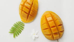 El mango es una fruta deliciosa y altamente nutritiva que proviene de la India. Además de su sabor agradable, el mango ofrece una serie de beneficios para el cuerpo. (Unsplash)