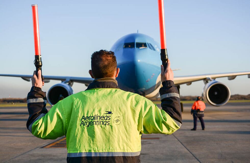 Aerolíneas Argentinas canceló siete vuelos por aumento de casos de COVID-19
