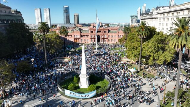 Alrededor de 40 mil personas asistieron al tractorazo en Plaza de Mayo. (Federico López Claro)