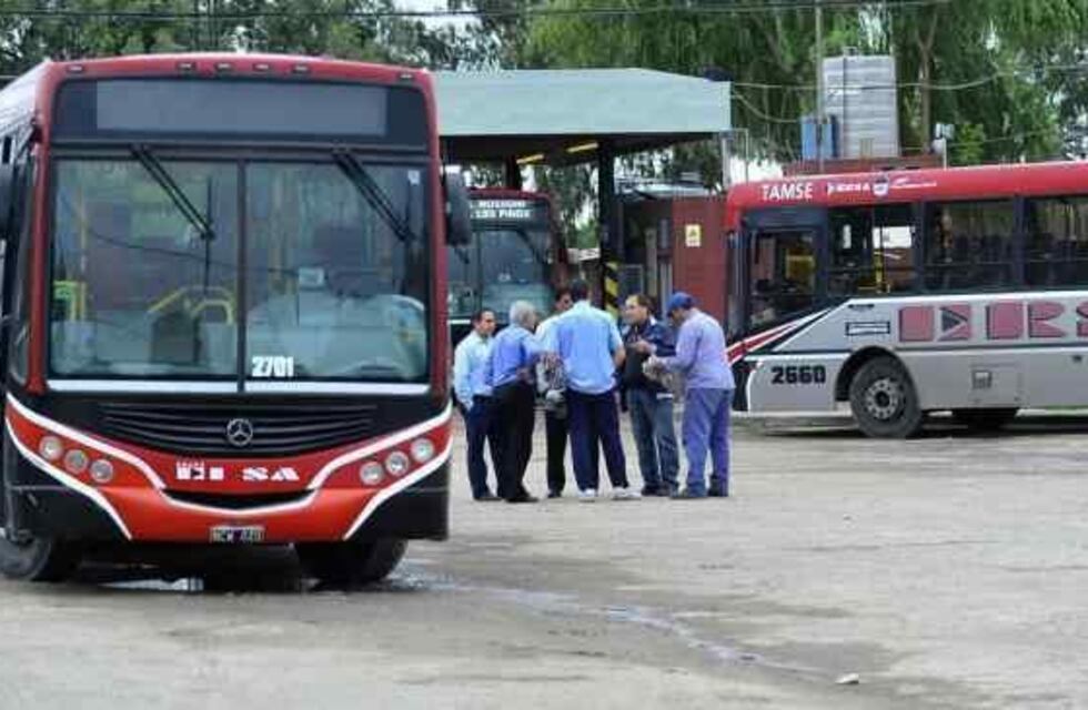 Otra vez la amenaza de paro de colectivos en Paraná