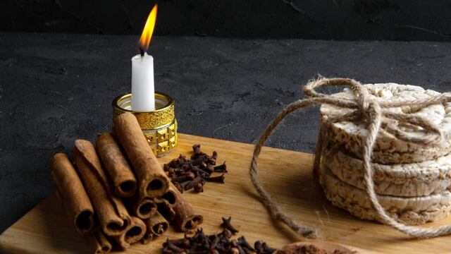 En tiempos de crisis, muchos buscan refugio en el mundo esotérico.