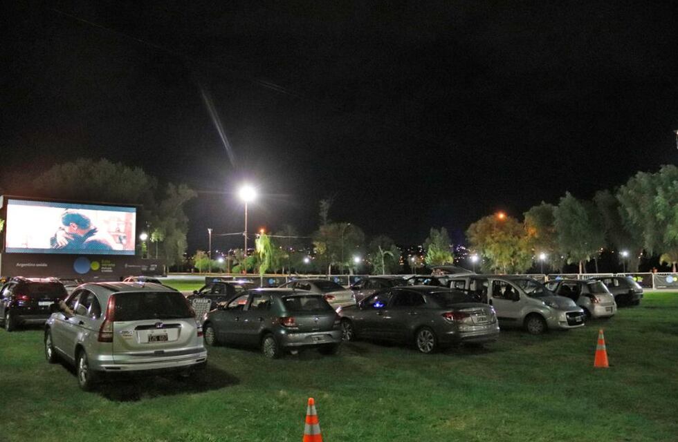 Autocine en Carlos Paz: las dos “pelis” para este lunes