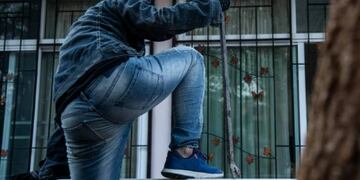 Por segundos, una mujer de La Plata se salvó de una entradera.