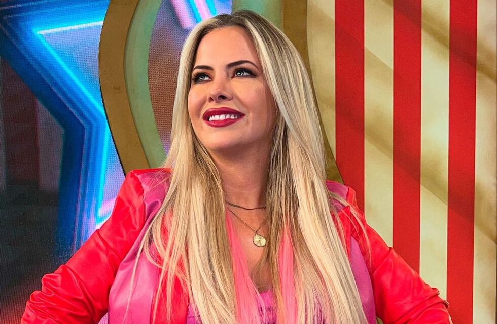 El día que Ale Maglietti posó en microbikini desde Aruba y con una playa paradisíaca de fondo