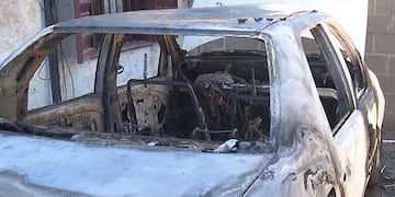 Barrio Los Álamos. Así quedó el auto (Captura de video).