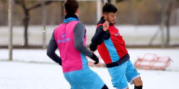 Villa Esquiú amaneció tapada de nieve.