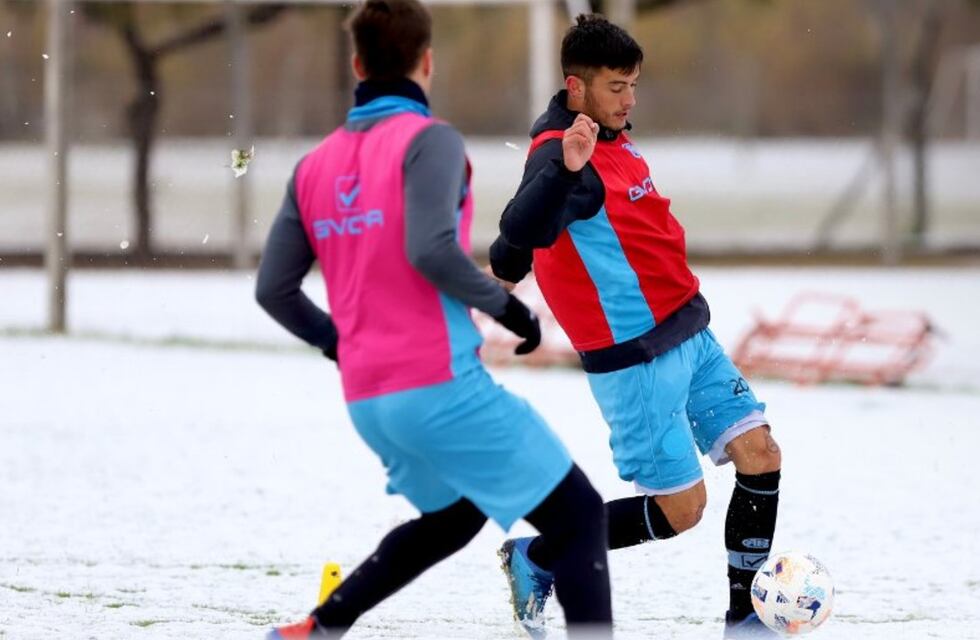 A la europea: Belgrano se entrenó sobre un manto de nieve