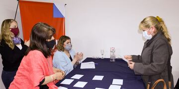 El Instituto Provincial de Vivienda y Hábitat llevó a cabo el sorteo de puerta de las 55 viviendas en Tolhuin.