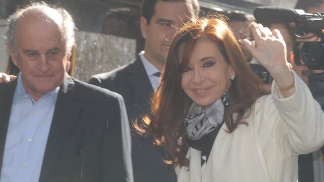 Cristina Fernández de Kirchner junto a Oscar Parrilli. (Foto: Clarín / Archivo)