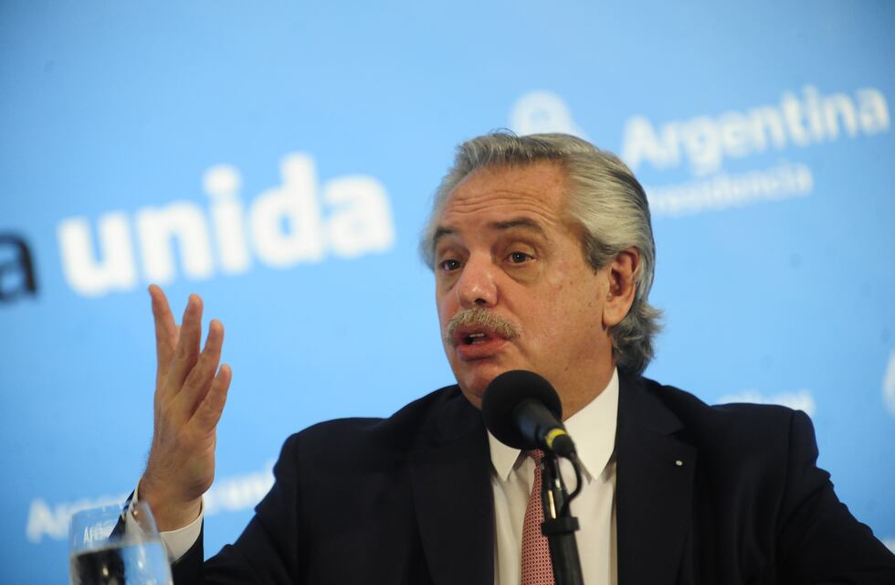 Copa América 2021: Alberto Fernández le entregó al titular de la Conmebol el protocolo para jugarla en Argentina