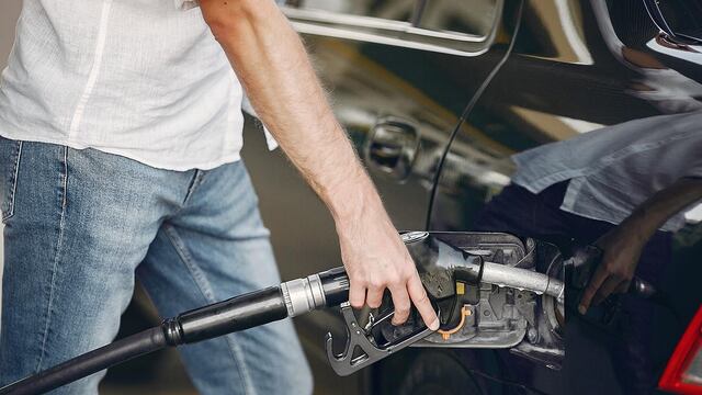 El incremento se implementó en estaciones de servicio de todo el país.