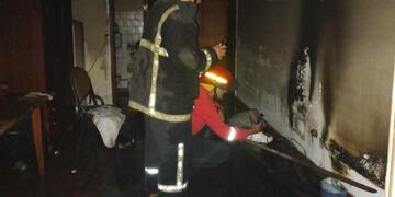 Oberá: se incendió un inquilinato e investigan las causas del suceso.