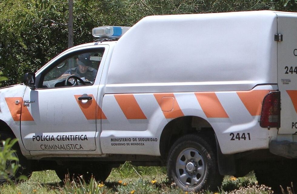 Asesinato en Maipú: un hombre en situación de calle fue encontrado sin vida debajo de un puente