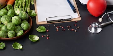 La alimentación es clave para reducir la presión arterial alta.