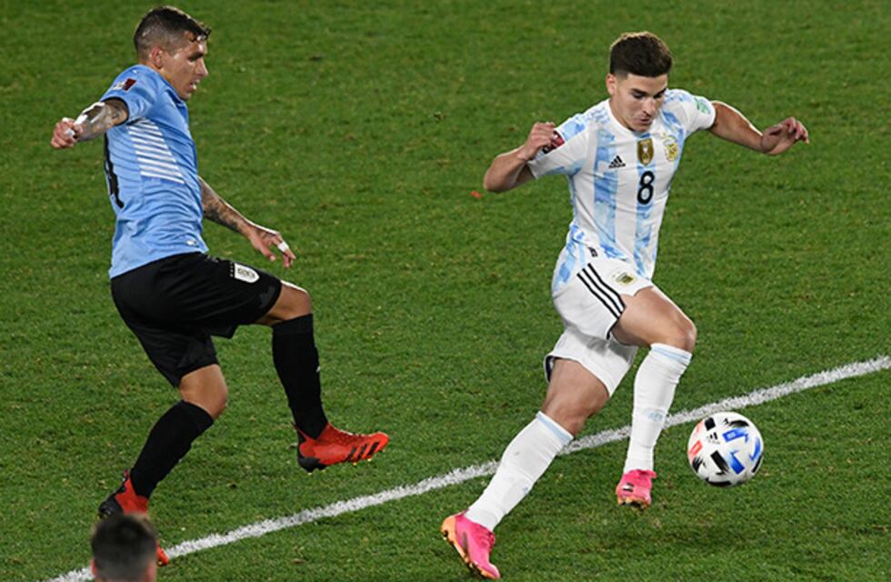 Julián Álvarez jugó ante Uruguay en el triunfo de la Selección Argentina por eliminatorias