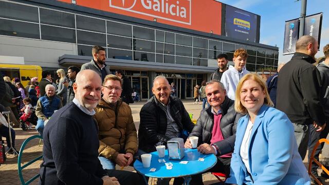 Ceferino Mondino y Gisela Scaglia (derecha) junto a Horacio Rodríguez Larreta