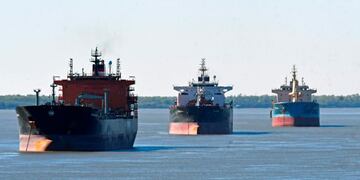 El río Paraná es el principal canal de exportación de granos en Argentina.
