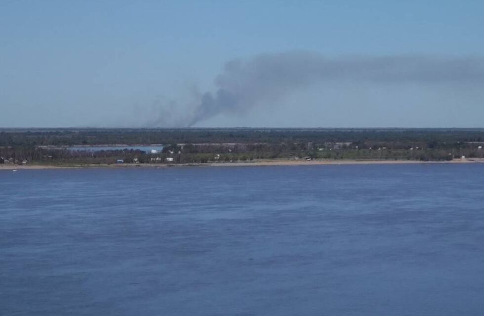 Reapareció el humo en Rosario por nuevos incendios en las islas del río Paraná