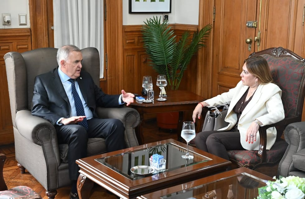 Reunión de trabajo entre Osvaldo Jaldo y Beatriz Ávila