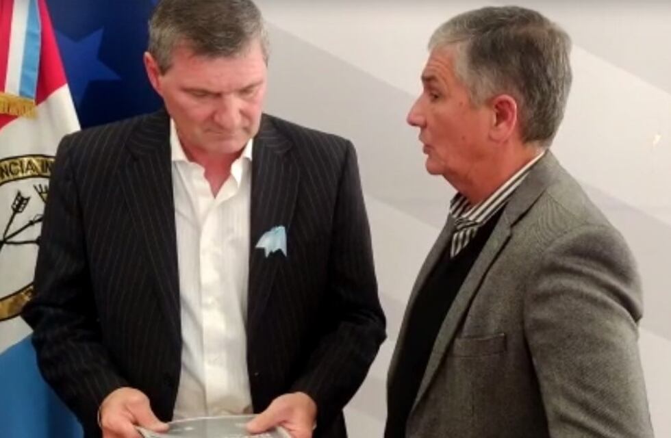 Entregaron $221.760 a “Vistiéndonos de Sol” recaudados en la compactación de autos