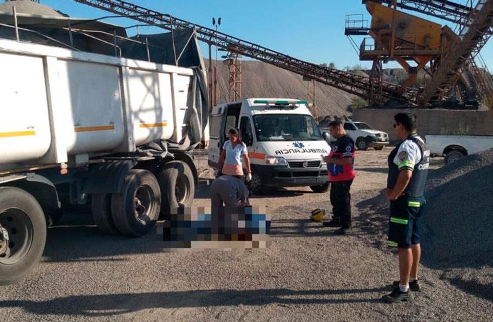 Tragedia en Malagueño: trabajador murió al caer del acoplado de un camión
