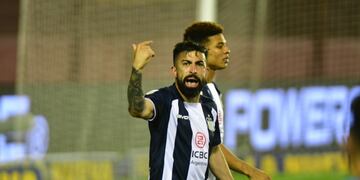 Que pase el que sigue, parece decir Michael Santos, goleador de Talleres. Un octubre en el que viene River (Federico López Claro).