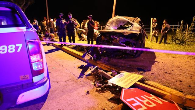 El conductor perdió el control de su camioneta en la entrada de El Pueblito. (Gentileza Paul Amiune)