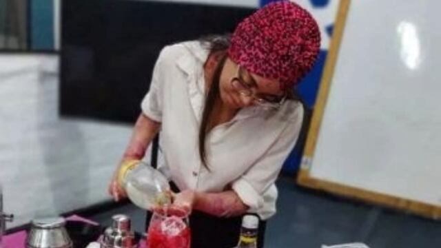 Evangelina tiene piel de cristal y necesita viajar a Turquía para no perder sus manos.