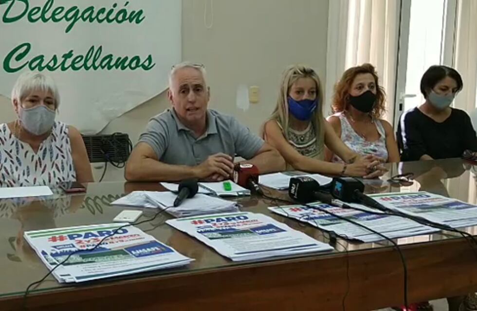 En Castellanos, los docentes quieren ir al paro y rechazan la golpiza a la directora