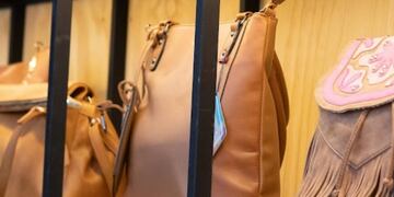 La mujer de 53 años se jactaba de que diseñaba los productos y luego los vendía.