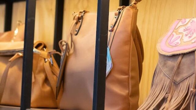 La mujer de 53 años se jactaba de que diseñaba los productos y luego los vendía.