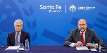 El gobernador Omar Perotti y el ministro de Economía, Walter Agosto