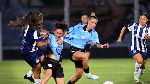 Belgrano vs Talleres en el clásico por la primera fecha de la liga de Fútbol femenino 2025 en Alberdi. Foto Javier Ferreyra