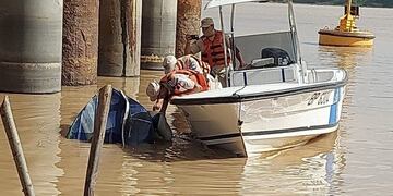 Lancha chocó toma de agua en Paraná.