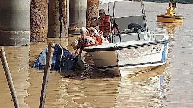 Lancha chocó toma de agua en Paraná.